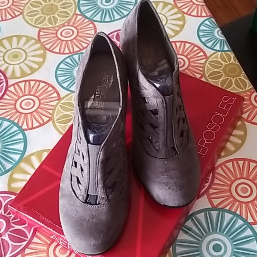 Pumps - Picture 2 of 6